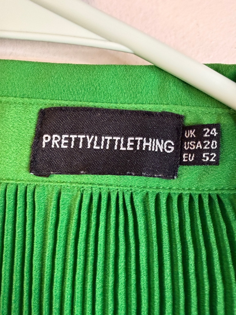 PrettyLittleThing Green Plisse OverSized Blouse & Trouser Set Size 20 EUC #139 - Picture 2 of 14
